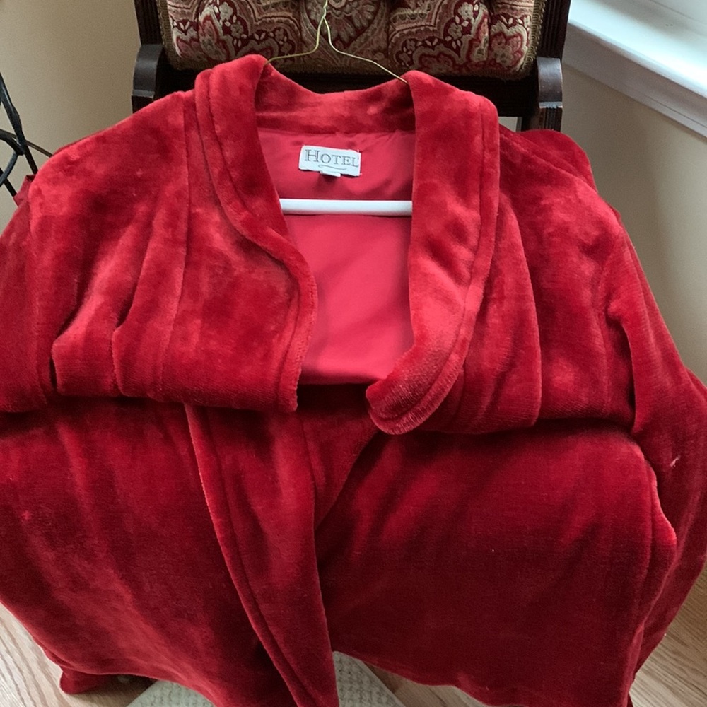 Men’s plush velvet robe— rust color